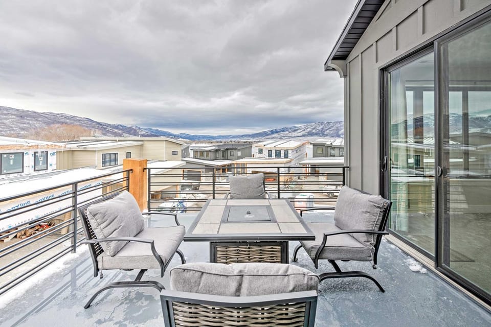 Newly-Built Lakeside Gem w/ Community Perks! House in Huntsville