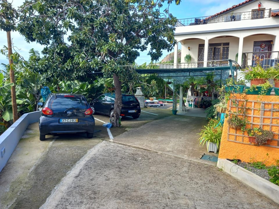 Facade/entrance, Parking
