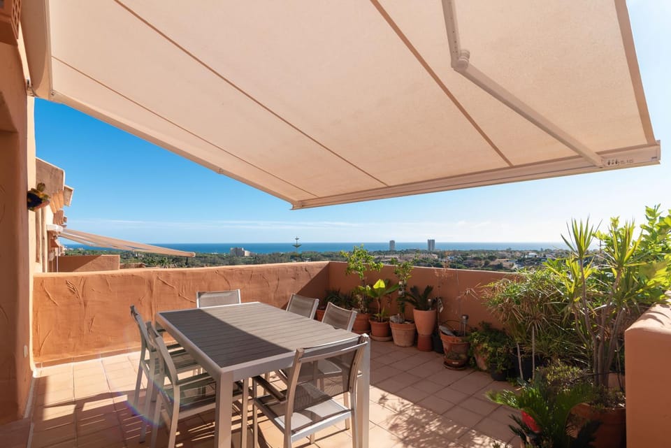 Property building, Balcony/Terrace, Living room