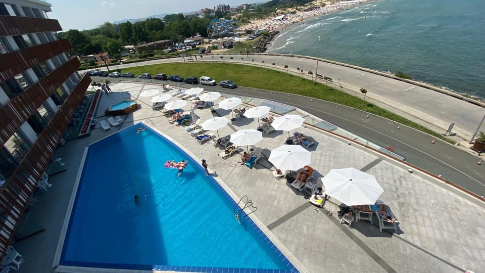 Property building, Nearby landmark, Day, Natural landscape, Beach, Pool view, Sea view, Swimming pool, sunbed