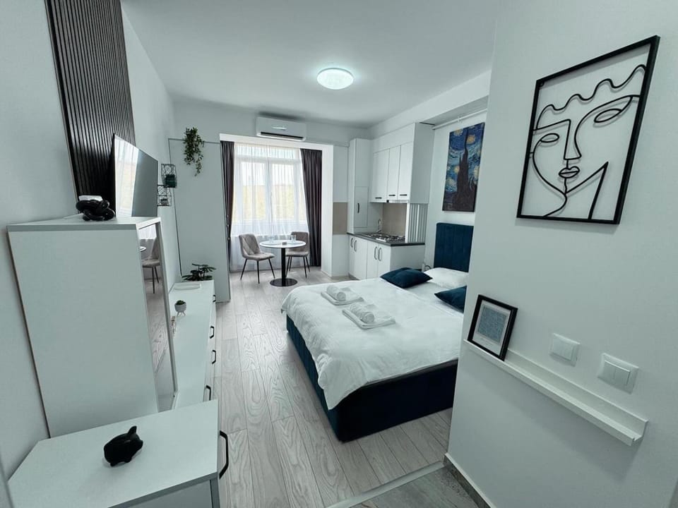 Bed, TV and multimedia, Bedroom, hair dresser
