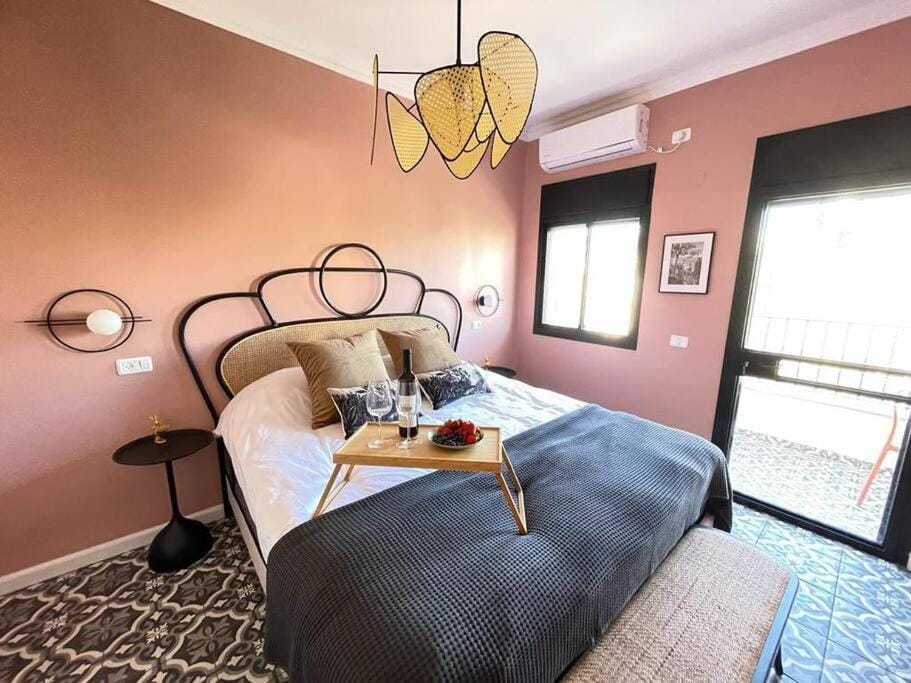 Bed, Photo of the whole room, Bedroom