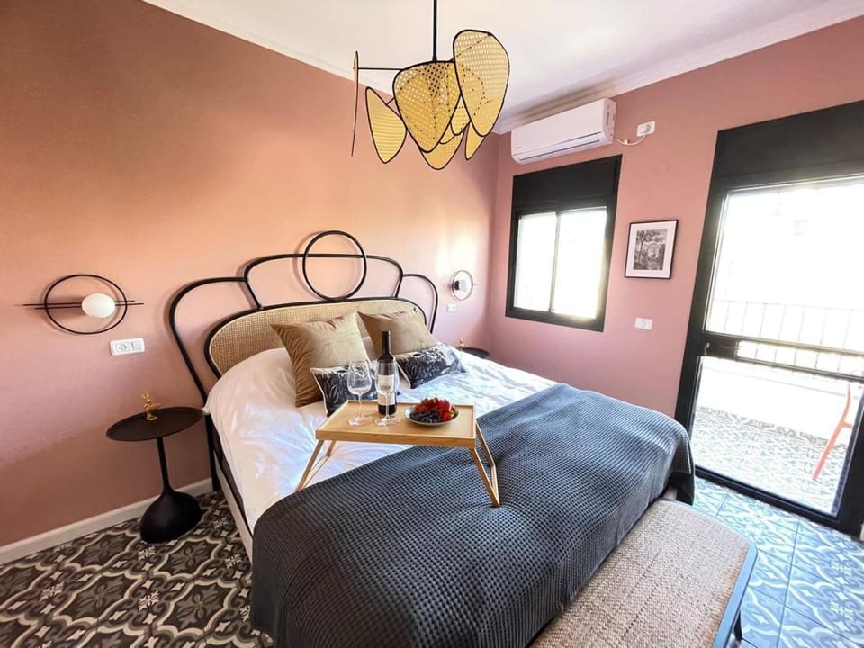 Bed, Photo of the whole room, Bedroom
