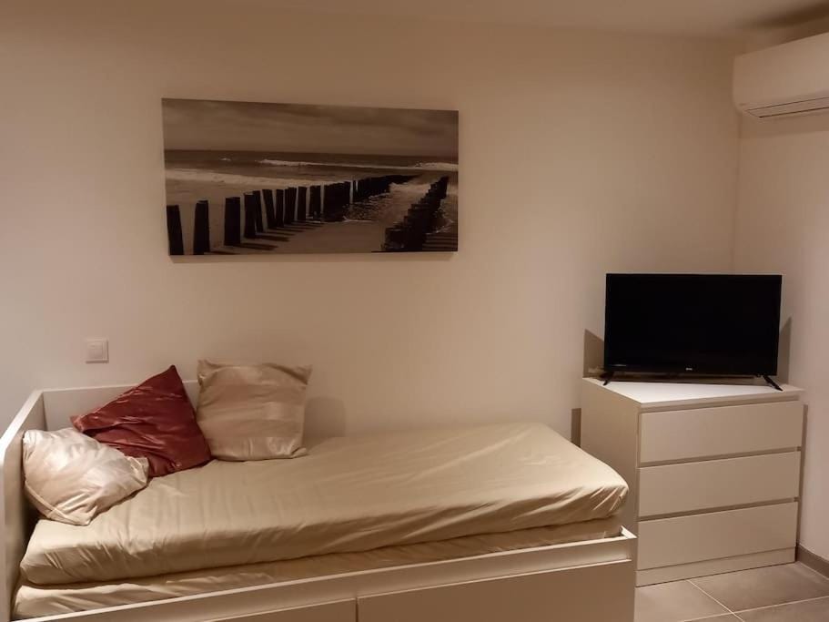 cosy studio clim mer 1mn Apartment in La Seyne-sur-Mer