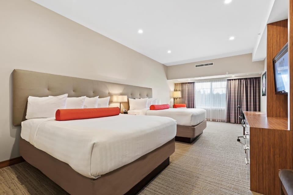 Bed, TV and multimedia, Photo of the whole room, Bedroom
