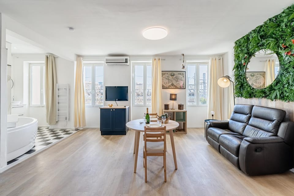 Living room, Seating area, Dining area
