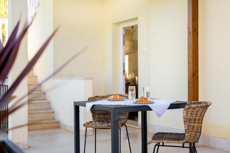 Patio, Balcony/Terrace, Seating area