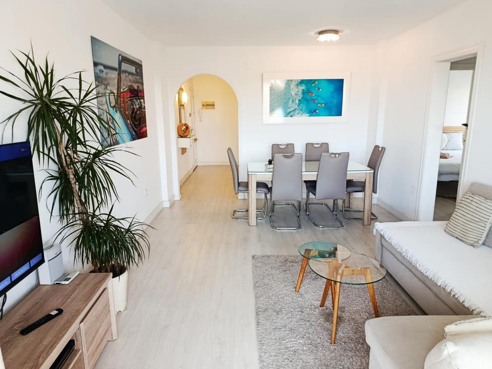 Communal lounge/ TV room, TV and multimedia, Living room, Seating area