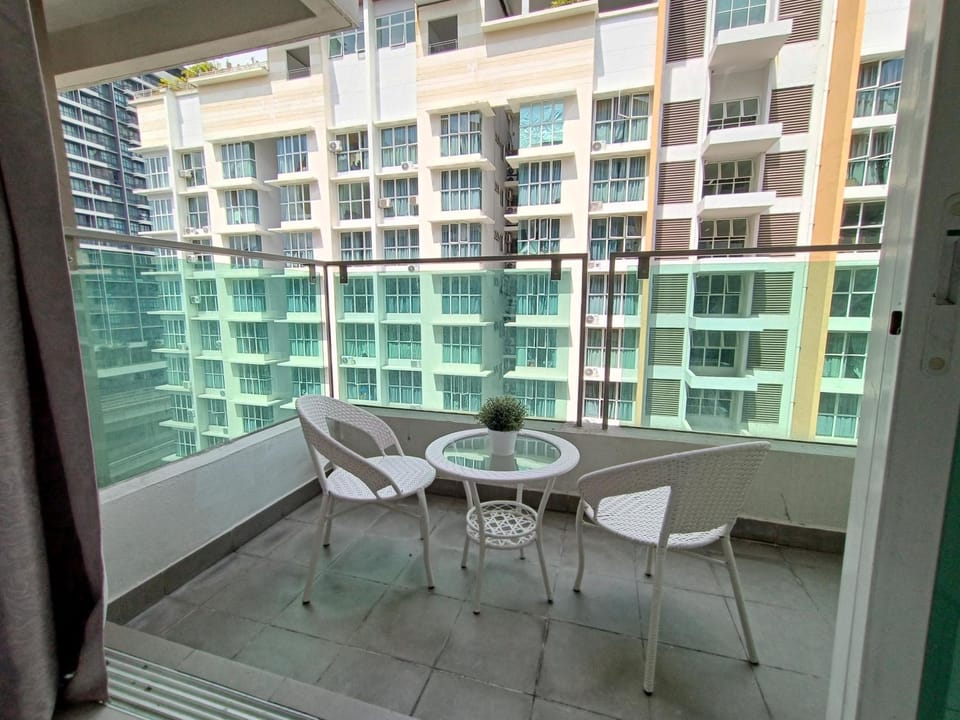 Pacific Place Ara Damansara LRT Pool Parking Kitchen By Kenangan Homes Apartment in Petaling Jaya