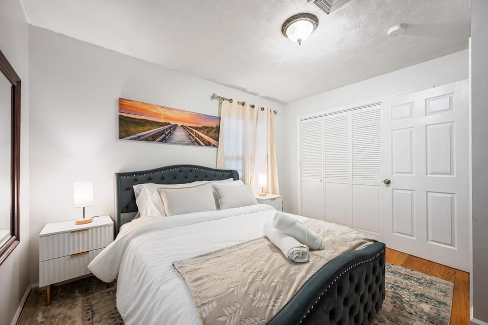Bed, Photo of the whole room, Bedroom, towels, wardrobe
