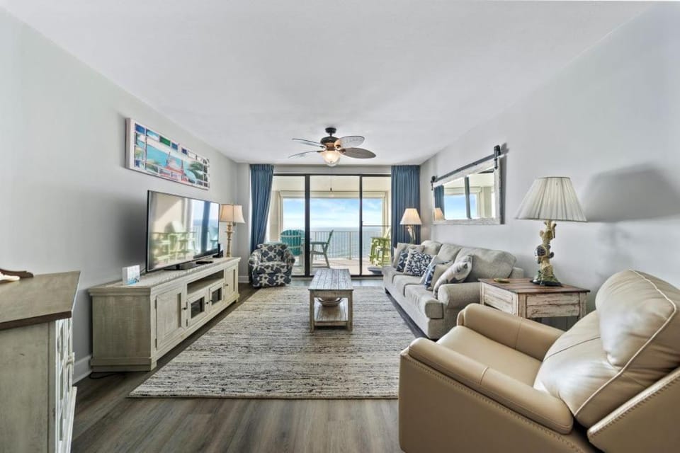 Day, TV and multimedia, View (from property/room), Balcony/Terrace, Living room, Seating area, Sea view, furniture