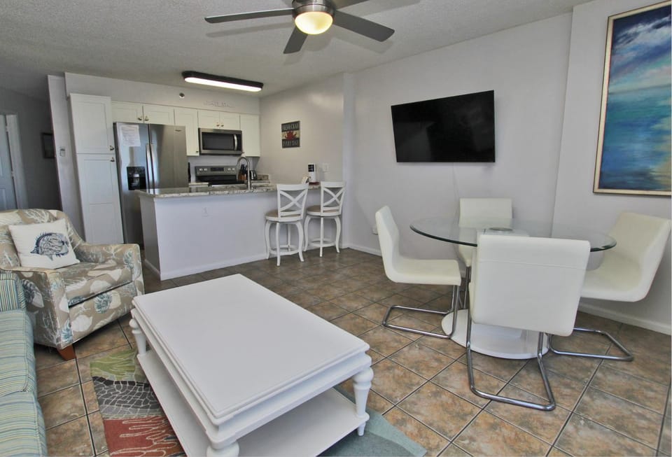 Tradewinds 807 by Youngs Suncoast Apartment in Orange Beach