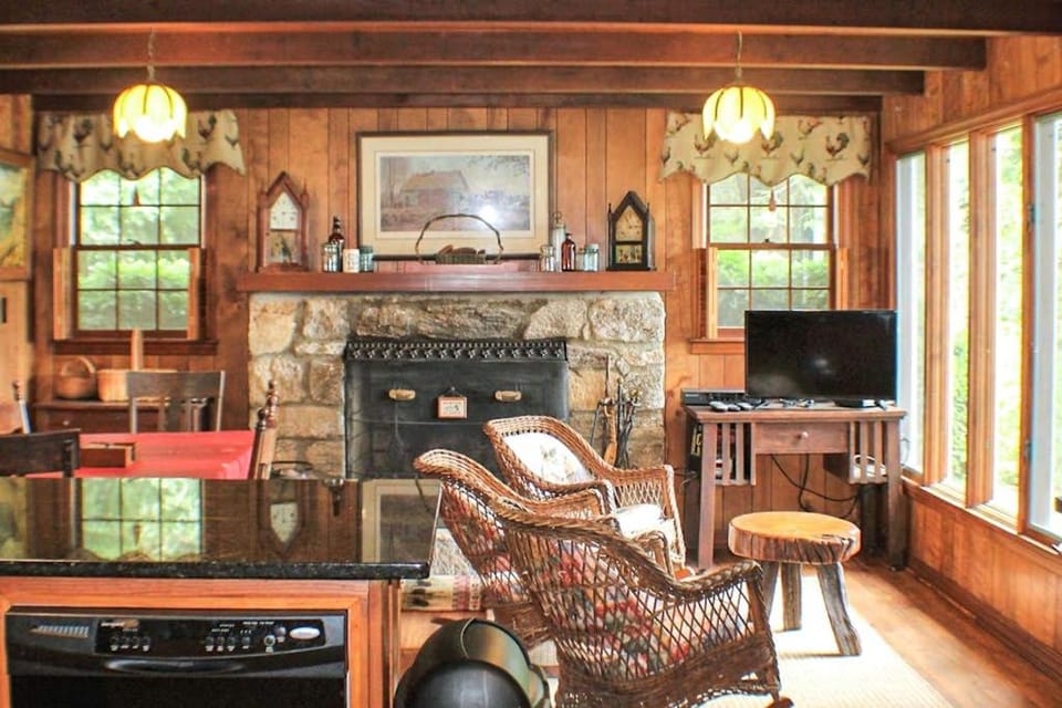 Holler Cottage House in Lake Junaluska