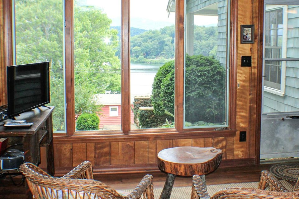 Holler Cottage House in Lake Junaluska