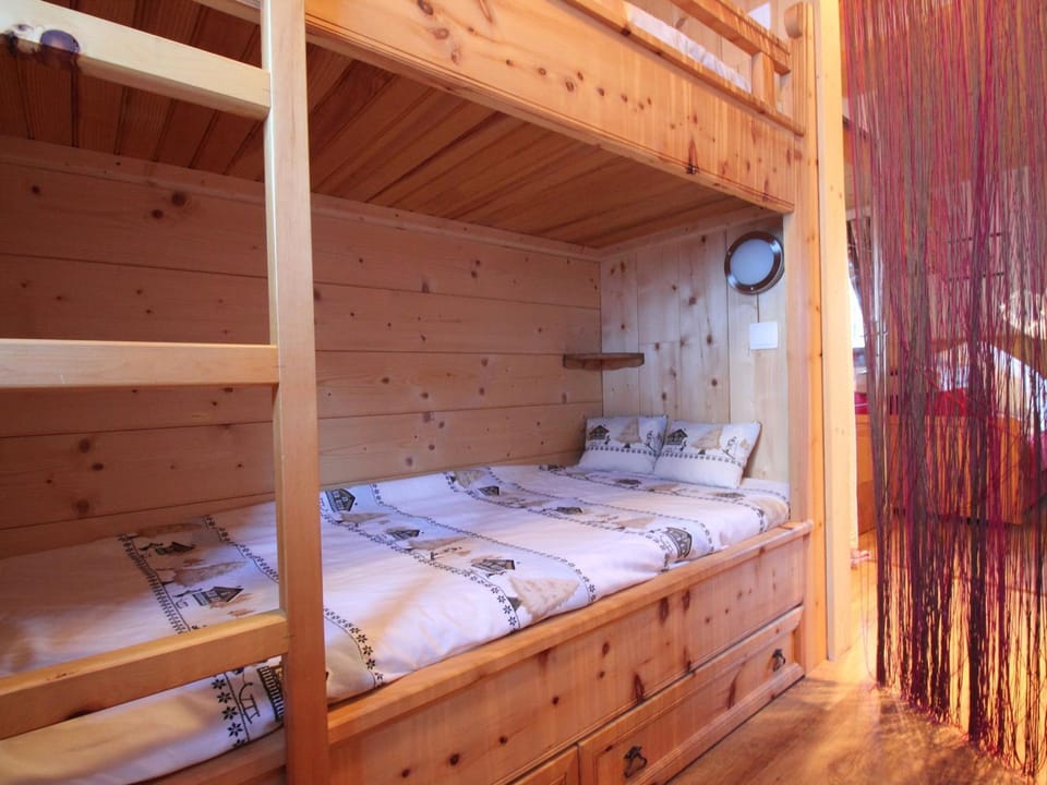 Studio accueillant 4 pers. proche centre Champagny - FR-1-464-196 Apartment in Champagny-en-Vanoise