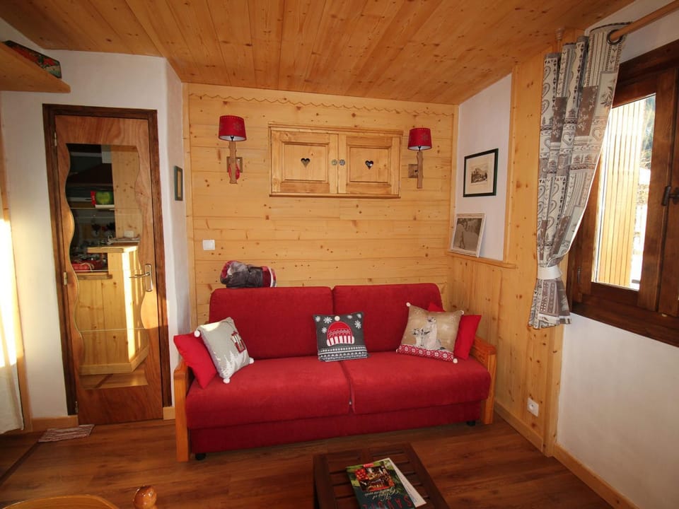 Studio accueillant 4 pers. proche centre Champagny - FR-1-464-196 Apartment in Champagny-en-Vanoise