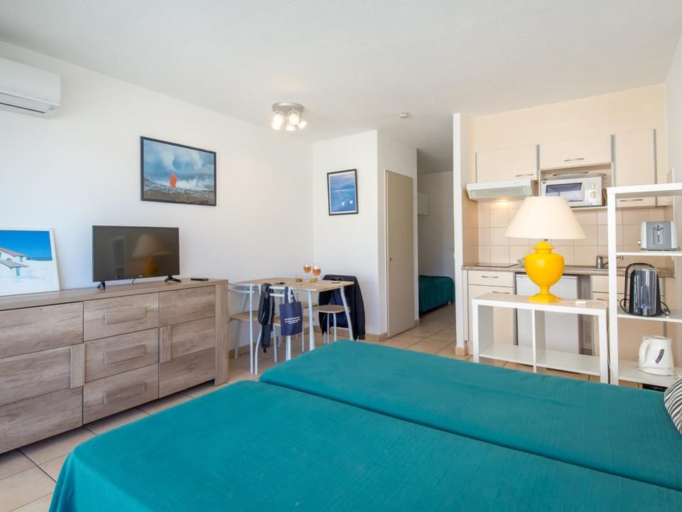 Studio Climatisé - Près Plage & Commerces - WiFi Gratuit - FR-1-466A-43 Apartment in Saint-Raphael