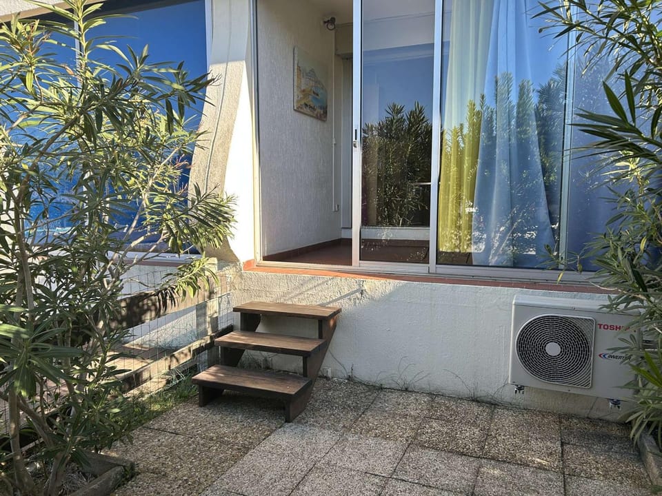 Studio climatisé avec piscine et parking - 4 couchages - Port Camargue - FR-1-250-194 Apartment in Le Grau-du-Roi