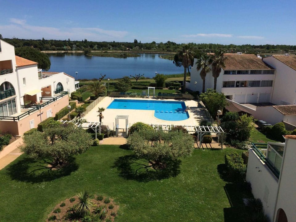 Appartement duplex 3 pièces avec piscine, climatisation et garage à Port Camargue - FR-1-250-192 Apartment in Le Grau-du-Roi