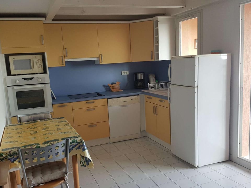 Appartement duplex 3 pièces avec piscine, climatisation et garage à Port Camargue - FR-1-250-192 Apartment in Le Grau-du-Roi