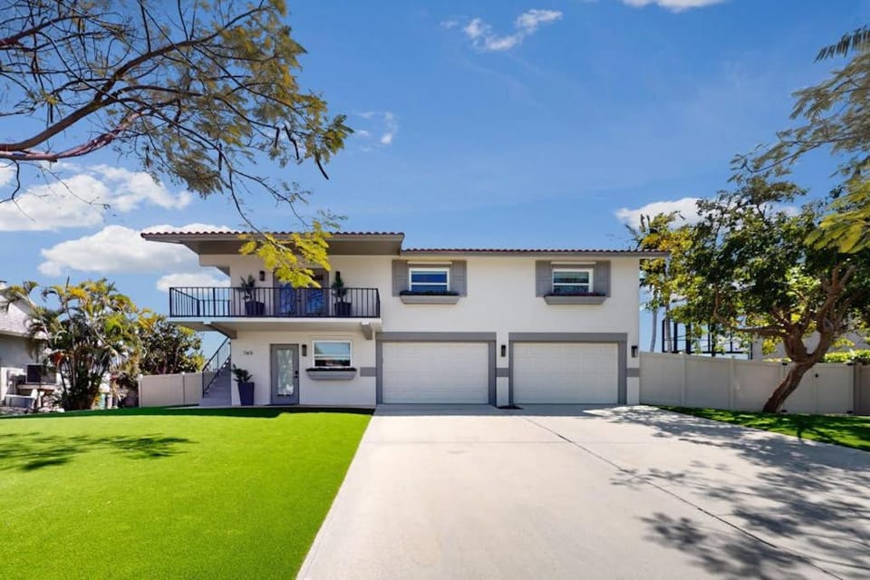 Sunshine Dock House in Marco Island