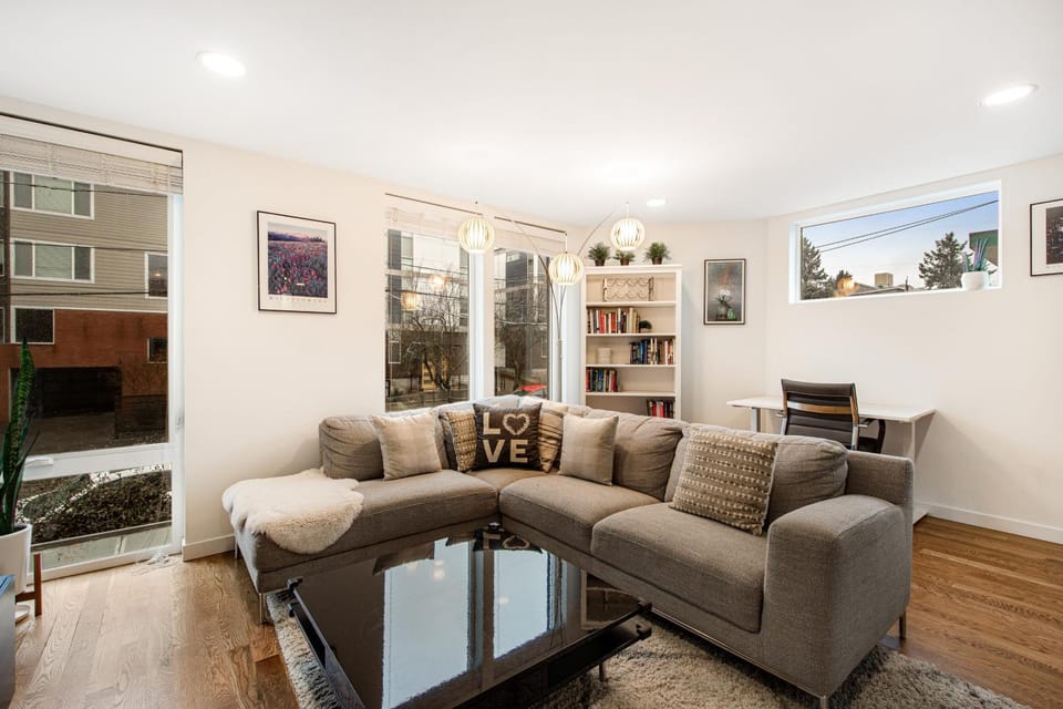 City-View Modern House in Fremont