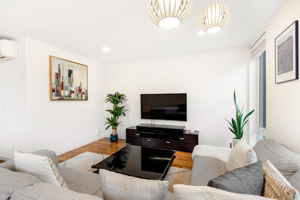 City-View Modern House in Fremont