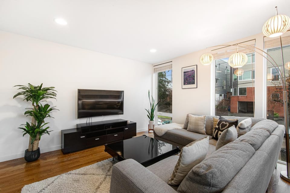 City-View Modern House in Fremont