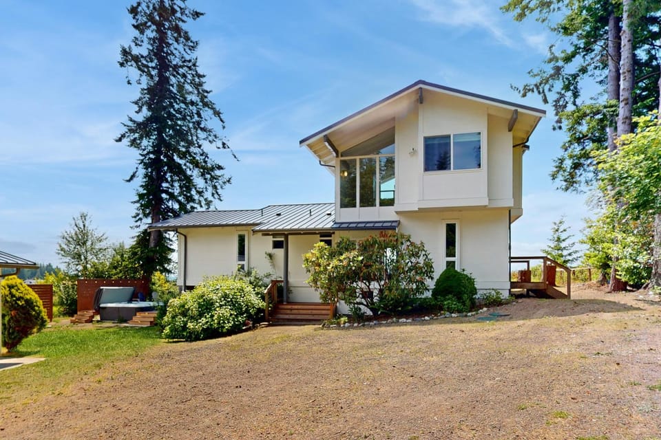 Heron's Hideaway House in Hansville