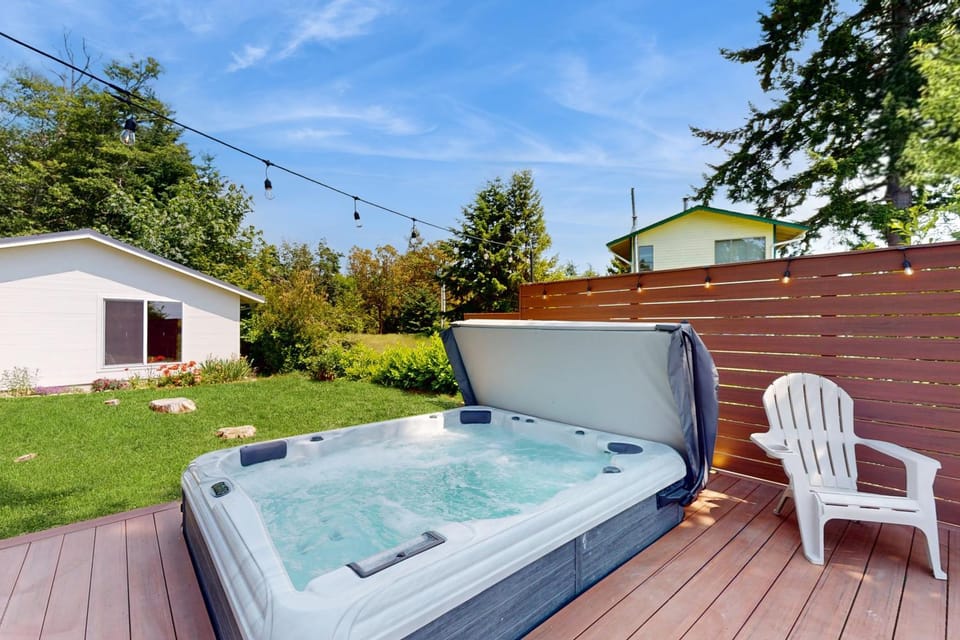 Heron's Hideaway House in Hansville