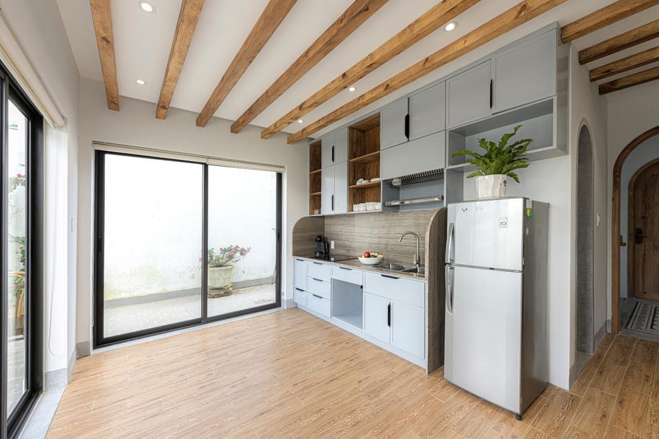 Kitchen or kitchenette, Dining area, Communal kitchen