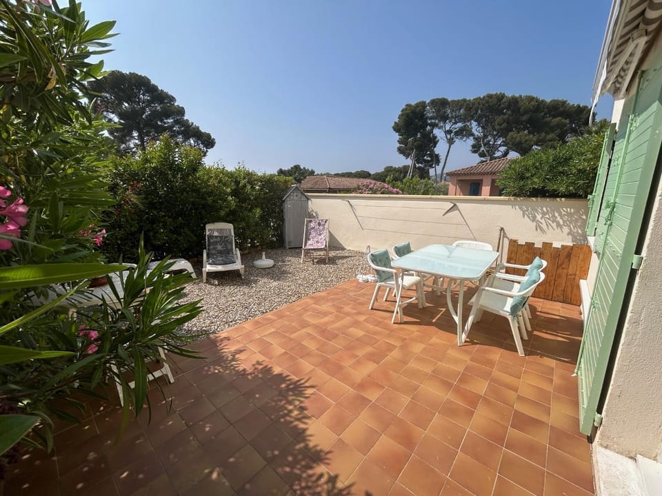 La plage, calme et jardin Apartment in Sanary-sur-Mer