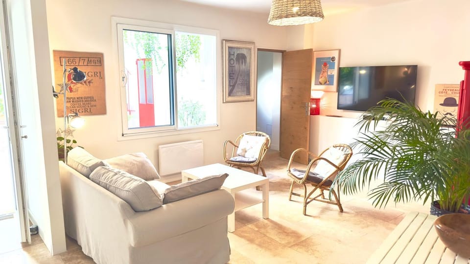 Gite AVIGNON BOUGAINVILLIER House in Avignon