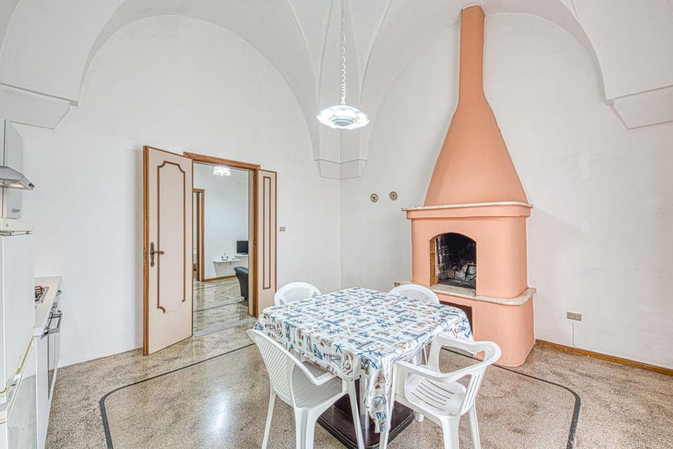 Kitchen or kitchenette, Living room, Seating area, Dining area, flat iron