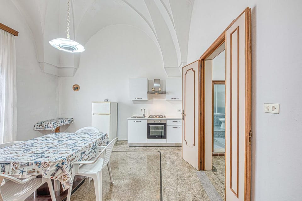 Kitchen or kitchenette, Dining area, pet friendly, stove