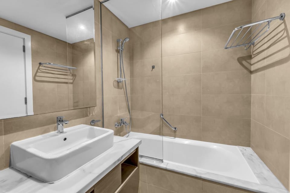 Bathroom, Bath, towels