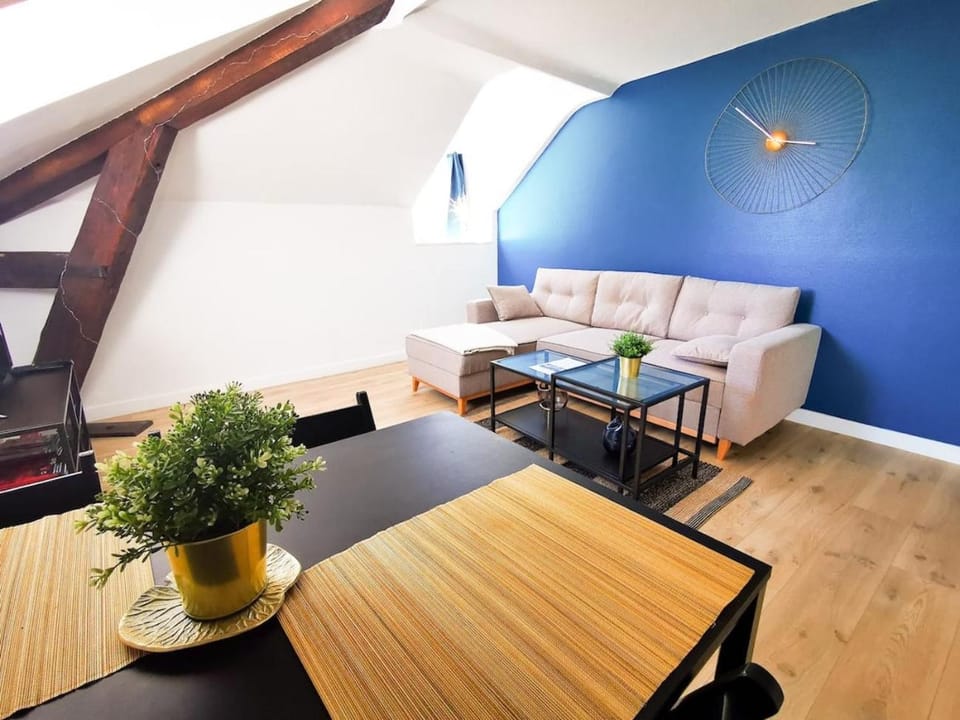 TV and multimedia, Living room, Dining area