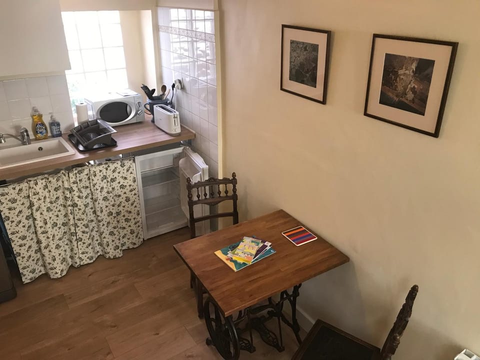 Kitchen or kitchenette, stove, kitchen