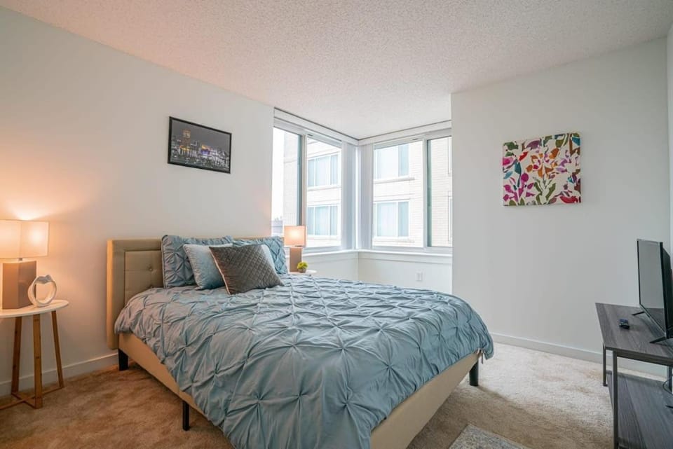 2 Bedroom Fully Furnished APT over Camden Yards Apartment in Baltimore
