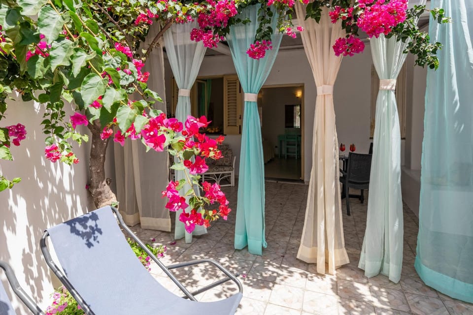 Patio, Facade/entrance, Balcony/Terrace