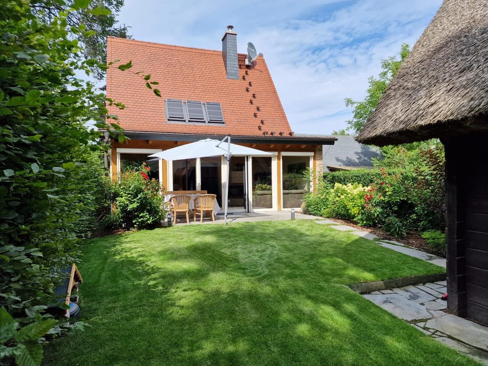 Property building, Garden, Balcony/Terrace