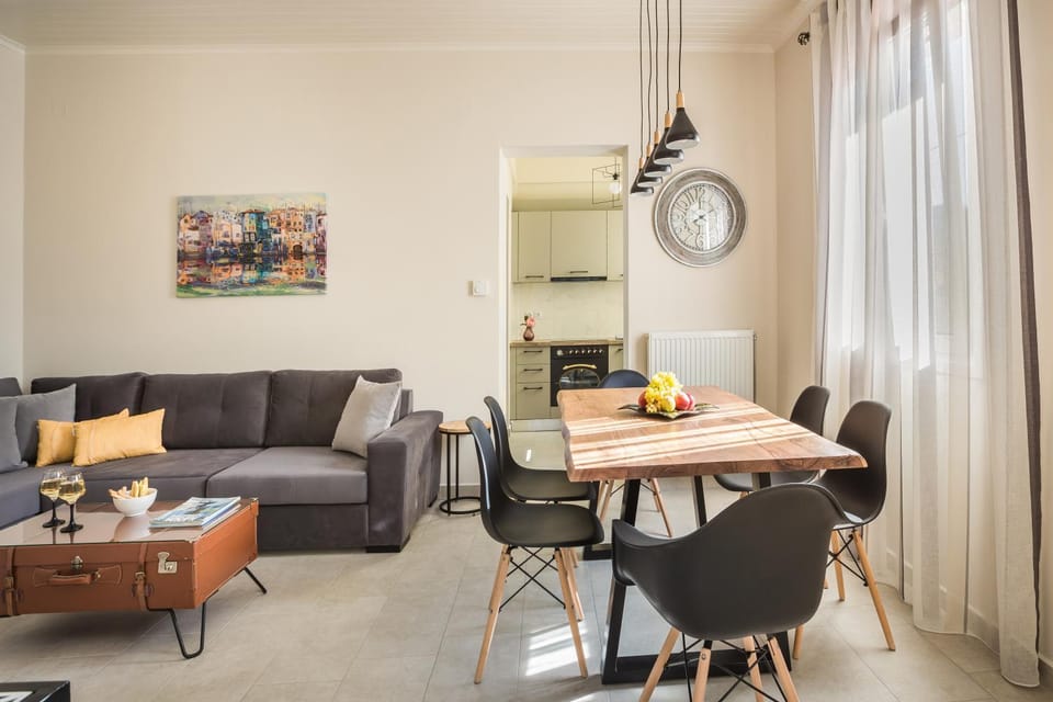 Seating area, Dining area