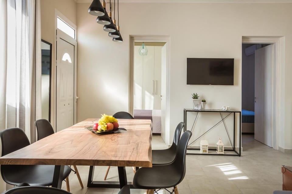 Seating area, Dining area