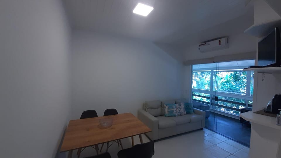 Living room, Seating area, air conditioner