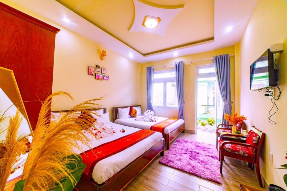 TV and multimedia, Living room, Photo of the whole room, Seating area, Bedroom