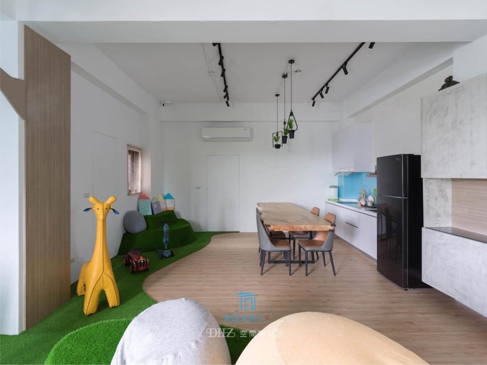 Kitchen or kitchenette, Living room, oven