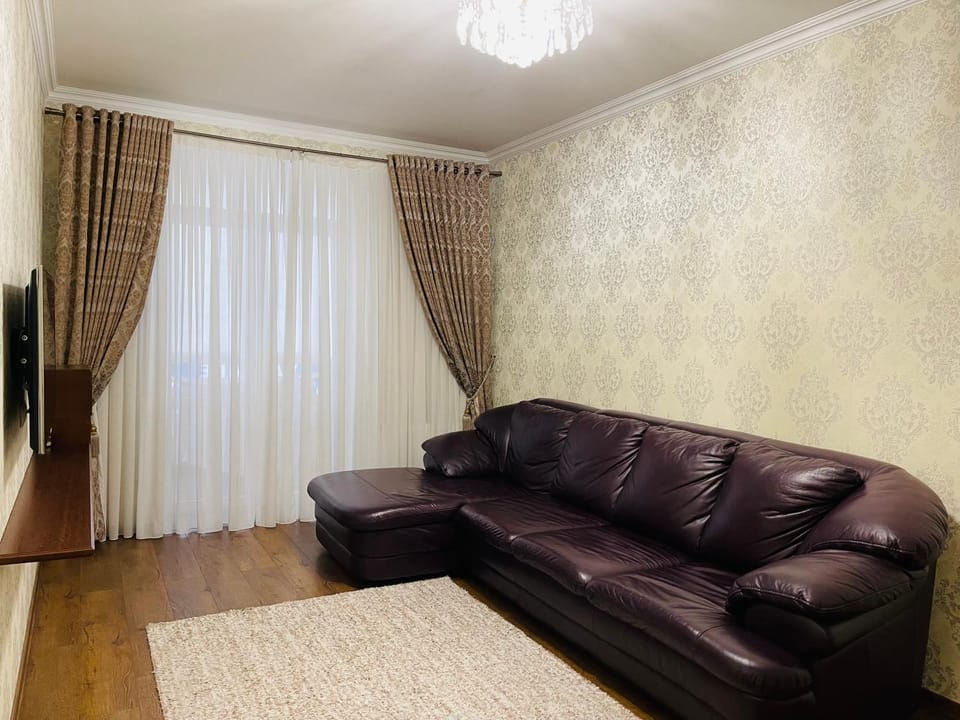 Bed, TV and multimedia, Living room, Seating area