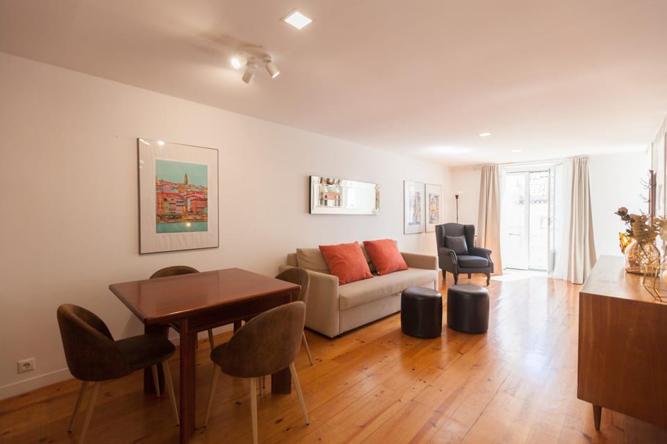 FLH Castle Duplex with Terrace Apartment in Lisbon