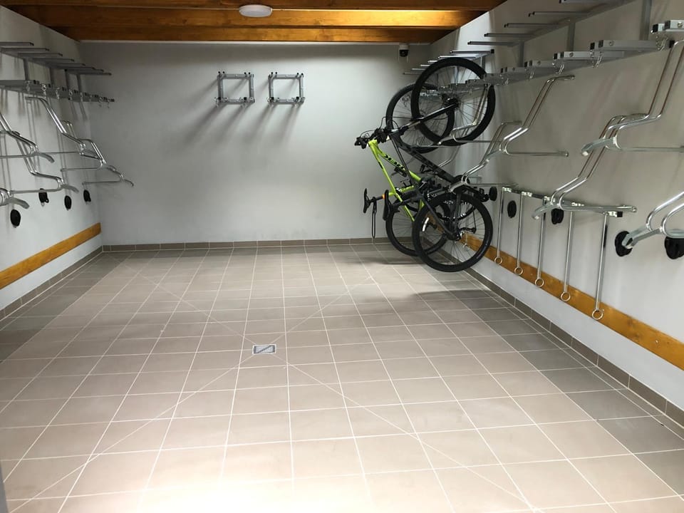 Property building, Skiing, Cycling, Area and facilities, storage