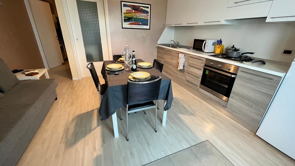 Kitchen or kitchenette, Dining area, dishwasher, minibar, pet friendly, stove